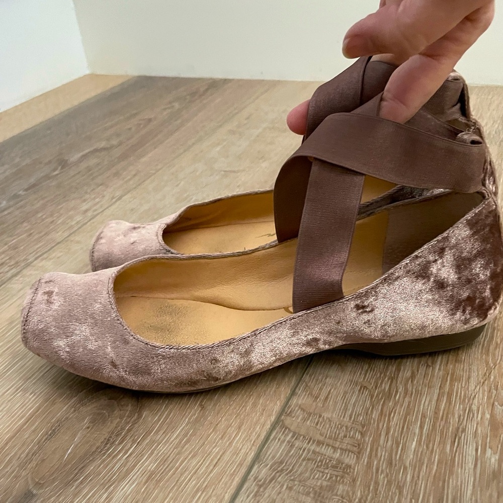 Jessica Simpson mauve ballerina style strap flat